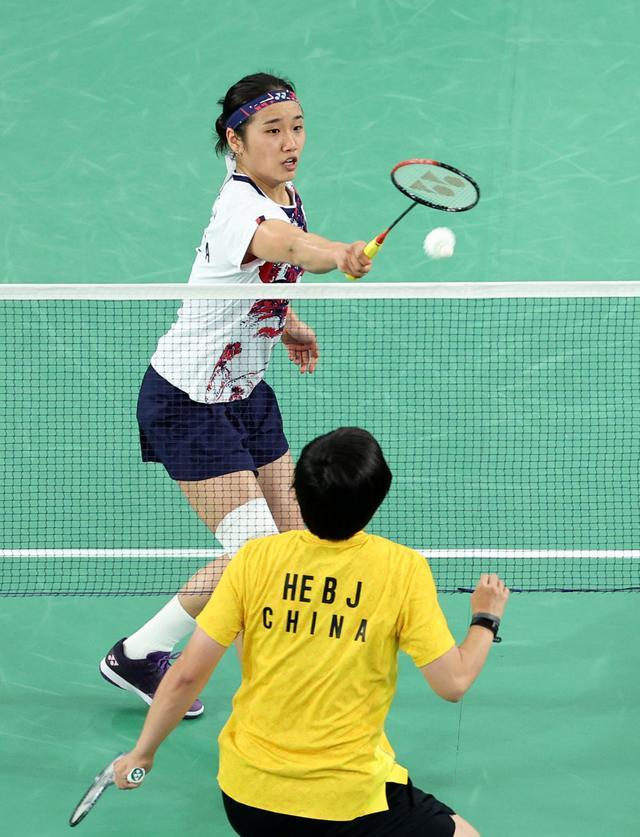 他必须在比 他必须在比