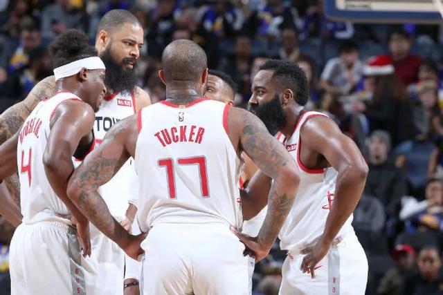 雄鹿通过 雄鹿通过